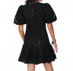 Черное мини-платье с пайетками и кружевом 2.7 AUGUST APPAREL - фото 3