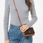 MICHAEL KORS Сумка кроссбод через плечо трансформируемая для смартфона - фото 5