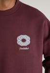 Толстовка PROHIBITED CREW NECK, Berry - фото 4
