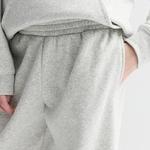 Детские флисовые спортивные брюки с широкими штанинами Sea + Skye, Grey - фото 3