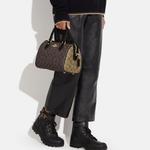 COACH Сумка-бостон из холста с кожаными вставками - фото 6