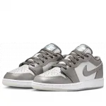 Кроссовки (GS) Air Jordan 1 Low SE 'Flat Pewter Blue Chill' - фото 4