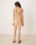 Мини-платье ASOS DESIGN с присборенным воротом и узором пейсли - фото 4