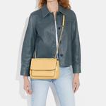 COACH Кожаная сумка через плечо среднего размера - фото 5