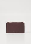 Кошелек Calvin Klein EMBOSSED LOGO, Fudge/Espresso/Brown - фото