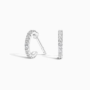 Серьги Huggie с бриллиантами Pavé Brilliant Earth