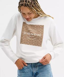 Фирменный свитер с квадратным круглым вырезом