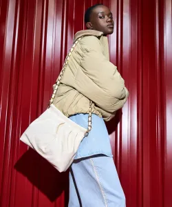 Сумка-хобо с двойной плетеной цепочкой Charles & Keith, цвет Cream