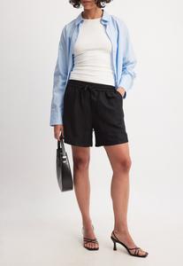 Шорты NA-KD WEITE MIT HALBHOHER TAILLE AUS , Black