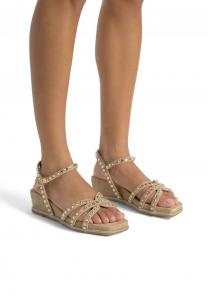 Босоножки на танкетке CON CIERRE HEBILLA - Platform sandals Alma en Pena, светло-коричневый