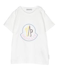 Moncler Enfant футболка с нашивкой-логотипом, белый