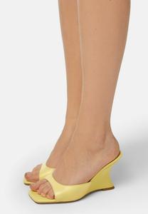 Мюли на каблуке ON TOP OF THE WORLD L37, желтый