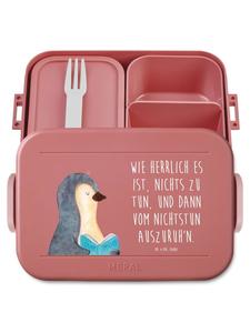 Mr. & Mrs. Panda Дизайн книги Bentobox с изображением пингвина и надписью пастельно-красного цвета