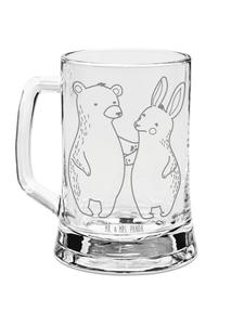 Пивная кружка, стакан, медведь и заяц обнимаются без слов на баннере Mr. & Mrs. Panda