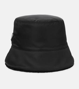 Флисовый ре-найлоновый бакет-хат Prada
