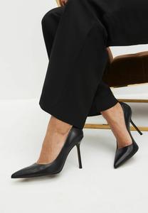 Туфли FOREVER COMFORT POINT TOE Next, цвет black