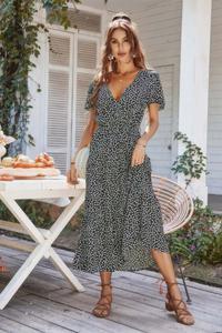 V-образный вырез короткий рукав платье с цветочным принтом TRUEDAMES, черный