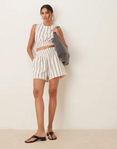 Комбинезон из присборенных шорт ASOS DESIGN в розовую полоску