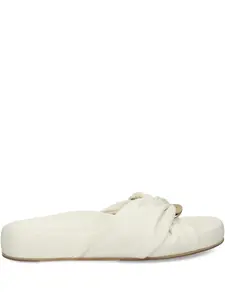 Сандалии с золотистыми кольцами и узелками Kennel & Schmenger, белый