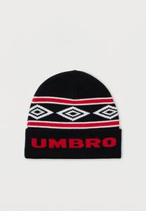 Шапка Umbro DIAMOND INTARSIA BEANIE UNISEX, Black/Chili Pepper/White/Black