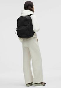 Рюкзак lululemon EVERYWHERE BACKPACK, Black Graphite Grey/Black