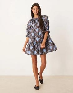 Платье ASOS DESIGN с открытым подолом в коричнево-синую клетку