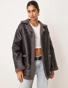 Гламурное черное темно-серое пальто в черном темно-сером цвете