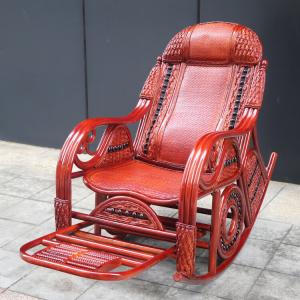 Плетеное кресло-качалка из натурального ротанга с выдвижной подставкой для ног