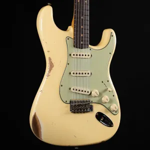 Fender Custom Shop 1962 Stratocaster Relic - состаренный винтажный белый