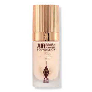 Безупречная тональная основа, нанесенная аэрографом Charlotte Tilbury, 2 Cool (fair with cool undertones)