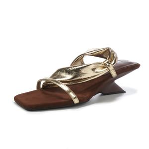 TATAYA Женские противоскользящие шлепанцы Gold, цвет Gold