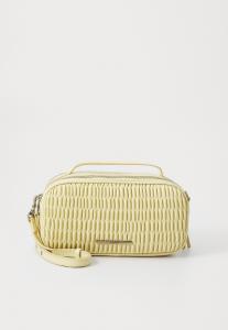 Сумка RUCHED CROSSBODY CAMERA BAG Calvin Klein Jeans, серый