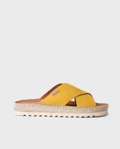 Женские замшевые сандалии на плоской подошве с перекрестием Toni Pons, желтый