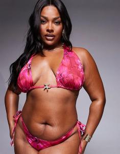 Бикини-топ Curve Rio с цветочным принтом и треугольными чашечками ASOS DESIGN розового цвета Asos Curve