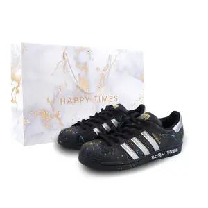 SUPERSTAR Born Free, Special Box Low top Unisex скейтборд кроссовки черный серебристый Adidas Originals, белый
