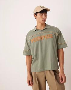 Свободное поло свободного кроя с городским принтом цвета хаки от ASOS DESIGN