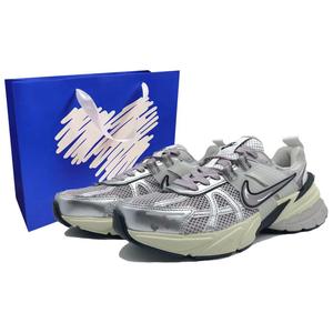 Кроссовки для бега V2K Run женские с низким верхом серые/серебристые/черные Nike