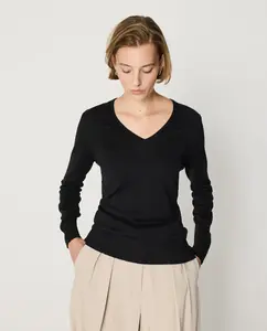 Женский базовый джемпер с V-образным вырезом и длинными рукавами Escorpion, черный