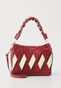 Сумка Coccinelle BOHEME NEW GEOMET PATCH, Ribes/Ribes/Dark Red