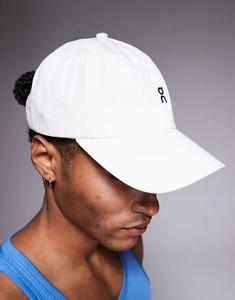 Кепка на весь день белого цвета