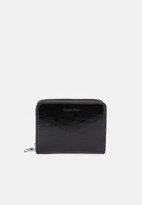 Кошелек Calvin Klein METALLIC FLAP ZIP AROUND, Black