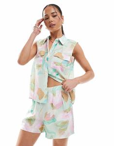 Короткие шорты со складками спереди, пастельный принт Vero Moda