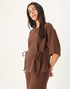 Супермягкая футболка с завязками по бокам от ASOS DESIGN шоколадно-коричневого цвета