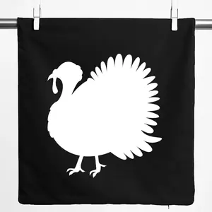 Наволочка с силуэтом индейки Huuraa, подарочная, 40x40 см, черный хлопок, подарок с индейкой Hellweg Druckerei