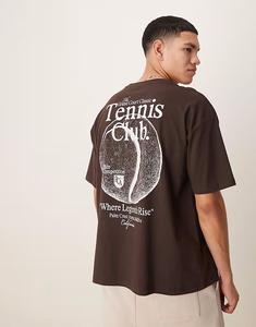 Футболка свободного кроя ASOS DESIGN со спортивной графикой коричневого цвета