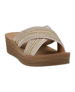 Женские босоножки-танкетки Robyn с перекрещивающимися ремешками и декоративными элементами GC Shoes, золотой