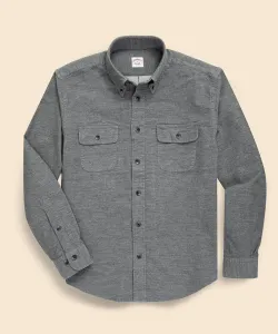 Повседневная рубашка из хлопчатобумажной замши с двумя карманами, традиционный крой.