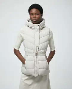 Короткий жилет с капюшоном Sfera, белый