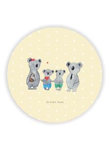 Mr. & Mrs. Panda Магнит на холодильник с изображением семьи коал, выполненный в пастельно-желтом цвете, без каких-либо надписей