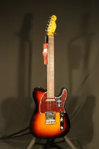 Fender American Professional II Telecaster с грифом из палисандра 2024 - 3-цветный солнечный взрыв
